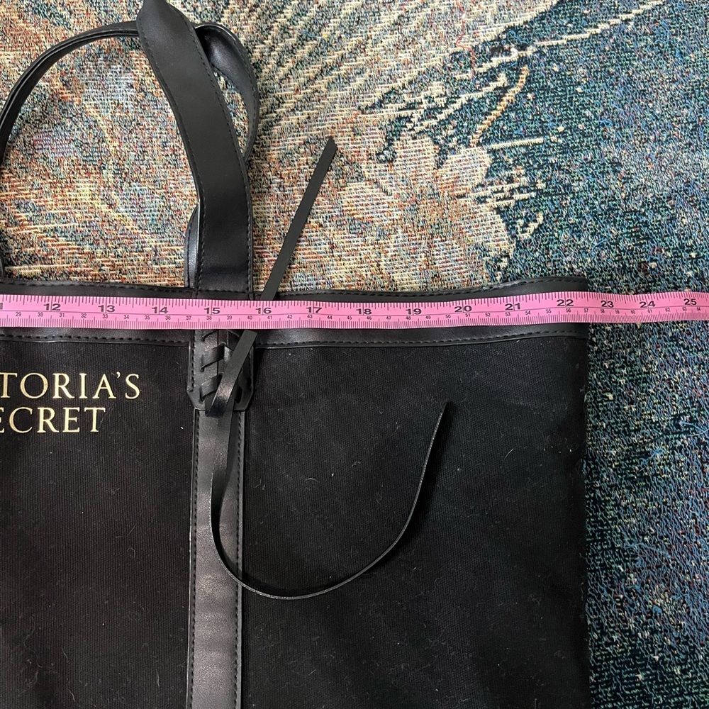 Victoria’s Secret Black & Gold Travel Tote Duffel Bag OSFA Travel Weekender Chic - Picture 8 of 9